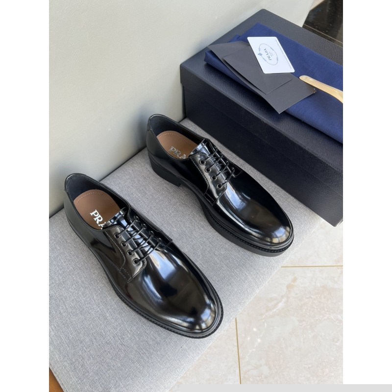 Pra*a leather shoes